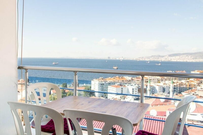 Гостиница Lovely Flat in Konak With Sea View and Balcony в Конаке