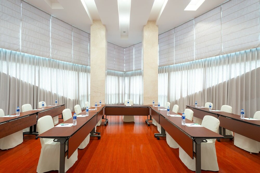 Фото Holiday Inn Shanghai Jing'an