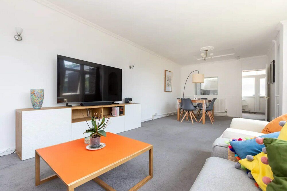 Фото Spacious & Welcoming 4bd House - Kennington