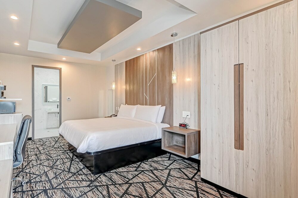 Фото SureStay Hotel by Best Western Houston Southeast