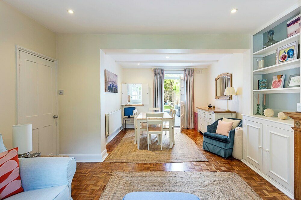 Фото Charming Georgian Country-style Cottage