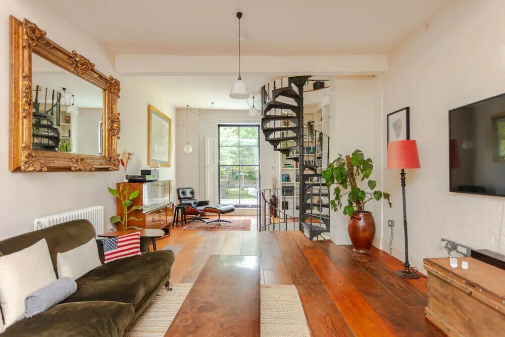 Фото Stunning 2 Bedroom House in Peaceful London Fields