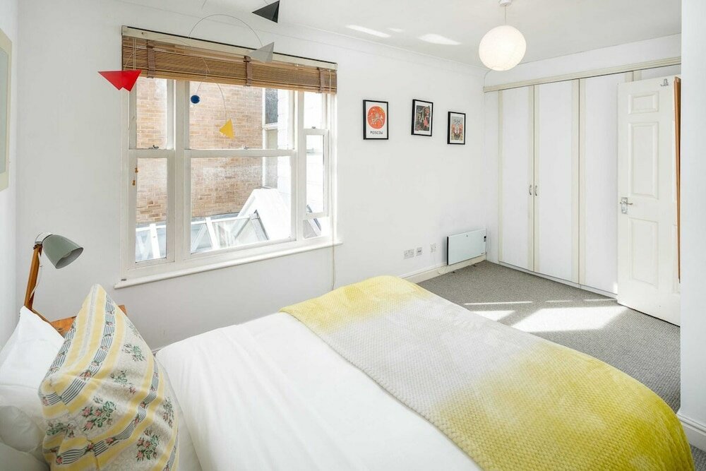 Фото 3 Bed House, Sleeps 8 - Near St Pancras