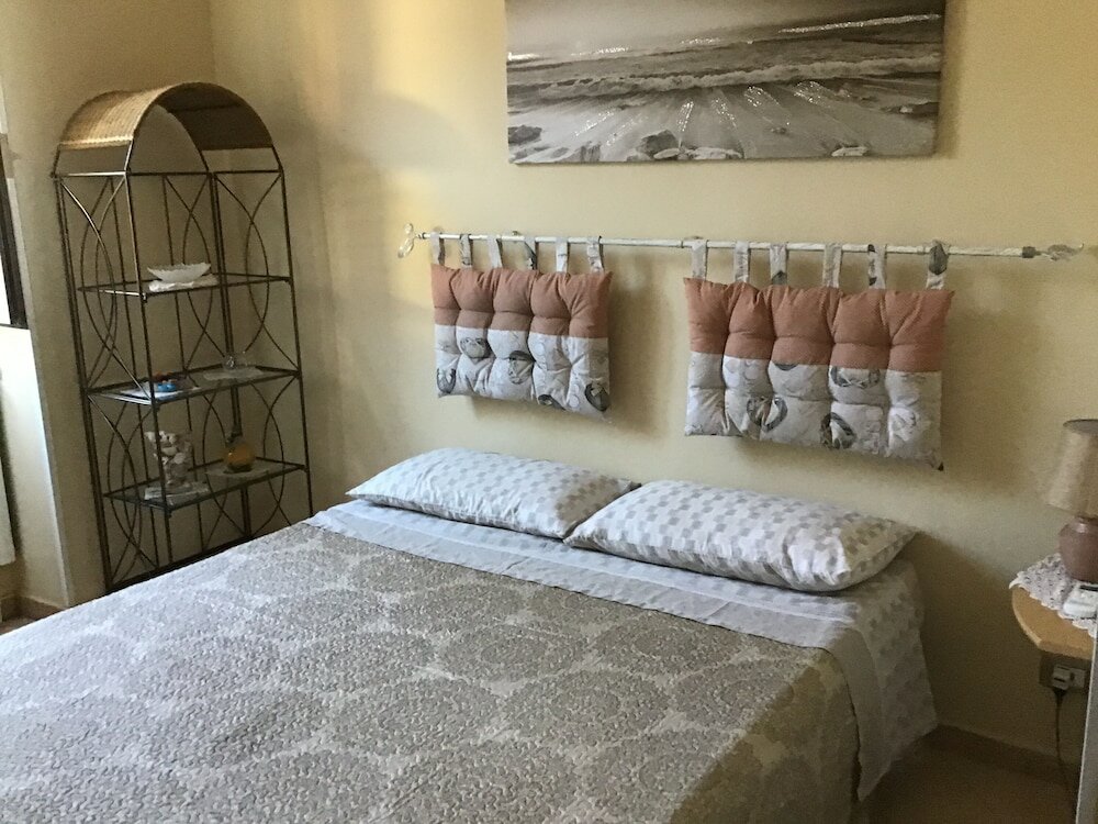 Фото Achirina Bed and Breakfast