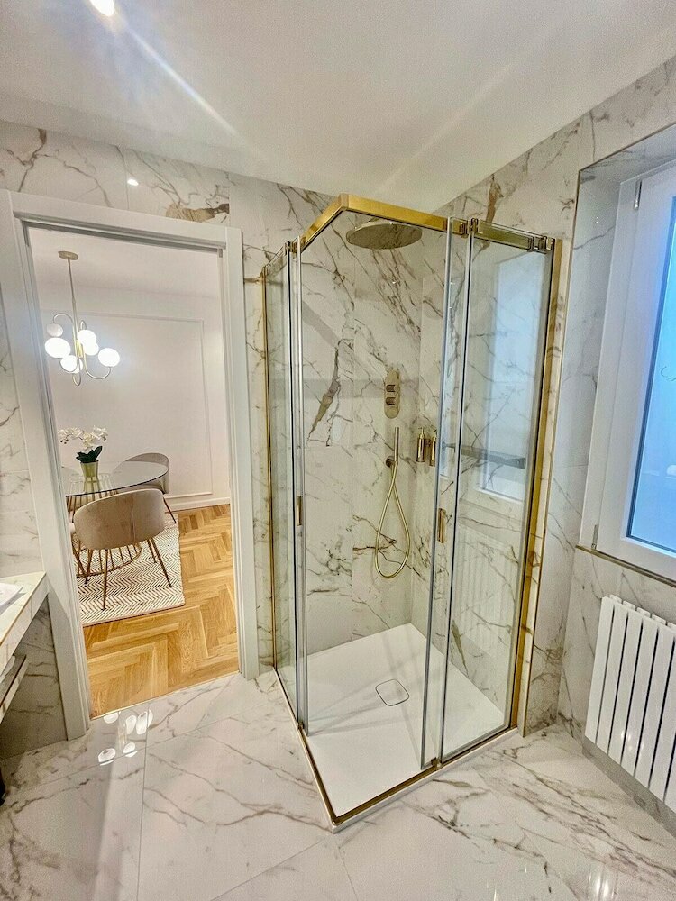 Фото Bellagio Luxury Suites Apartments