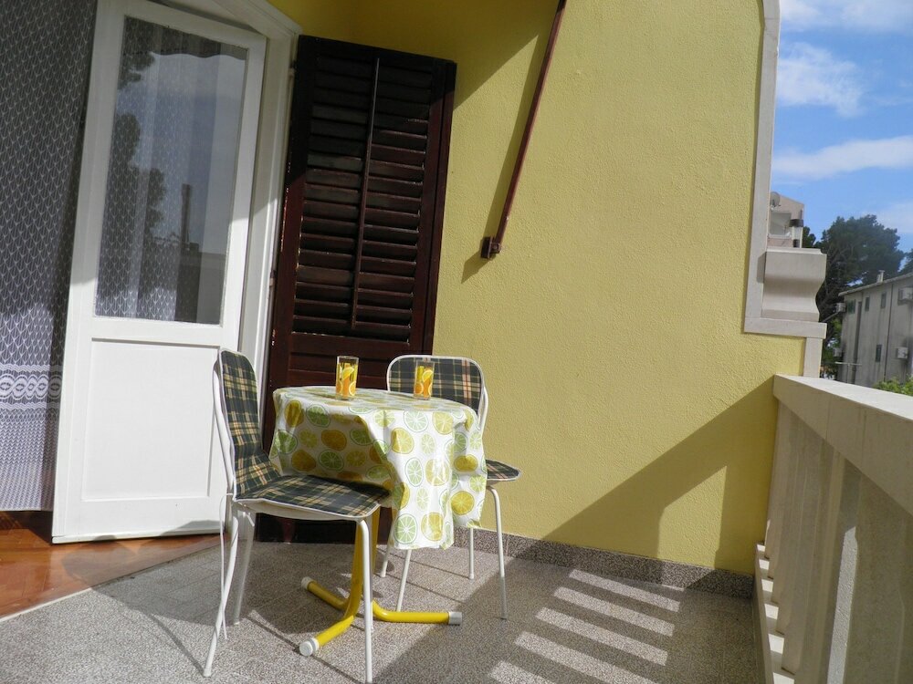 Фото Angela - With Beautiful Courtyard - Sa1