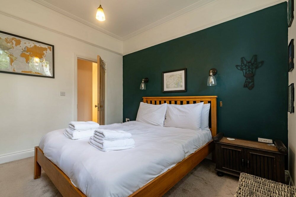 Фото Beautiful Two Bed Abode In South West London