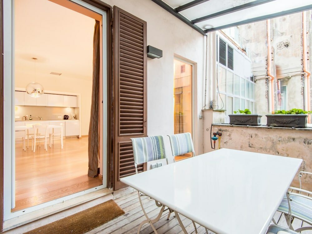 Фото Rsh Trevi Fountain Luxury Apartment