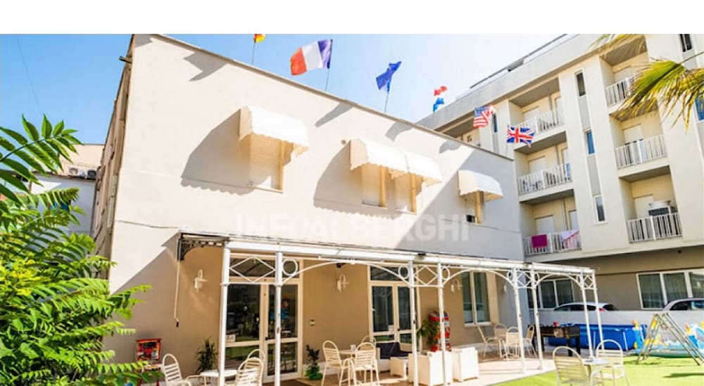 Фото отеля 1