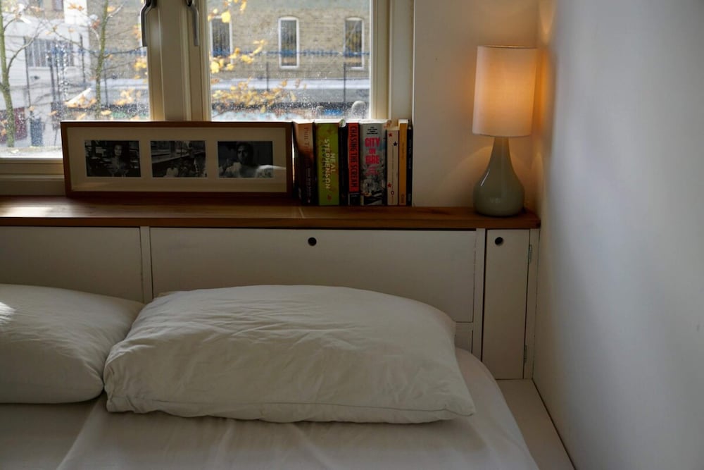 Фото Beautiful Canalside 1-bedroom Flat With Terrace