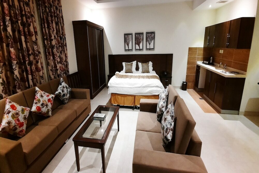 Фото The Blue Rose Hotel - الورده الزرقاء للوحدات السكنيه