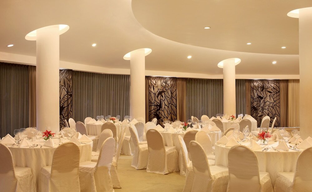 Фото Sheraton Surabaya Hotel and Towers