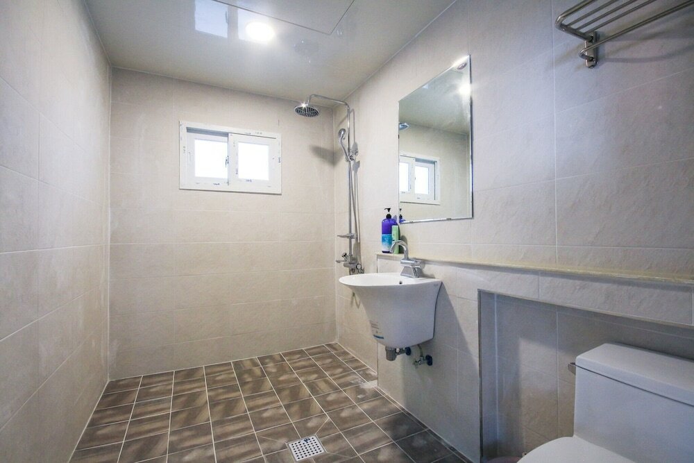 Фото Yeosu Party Motel and Guest House