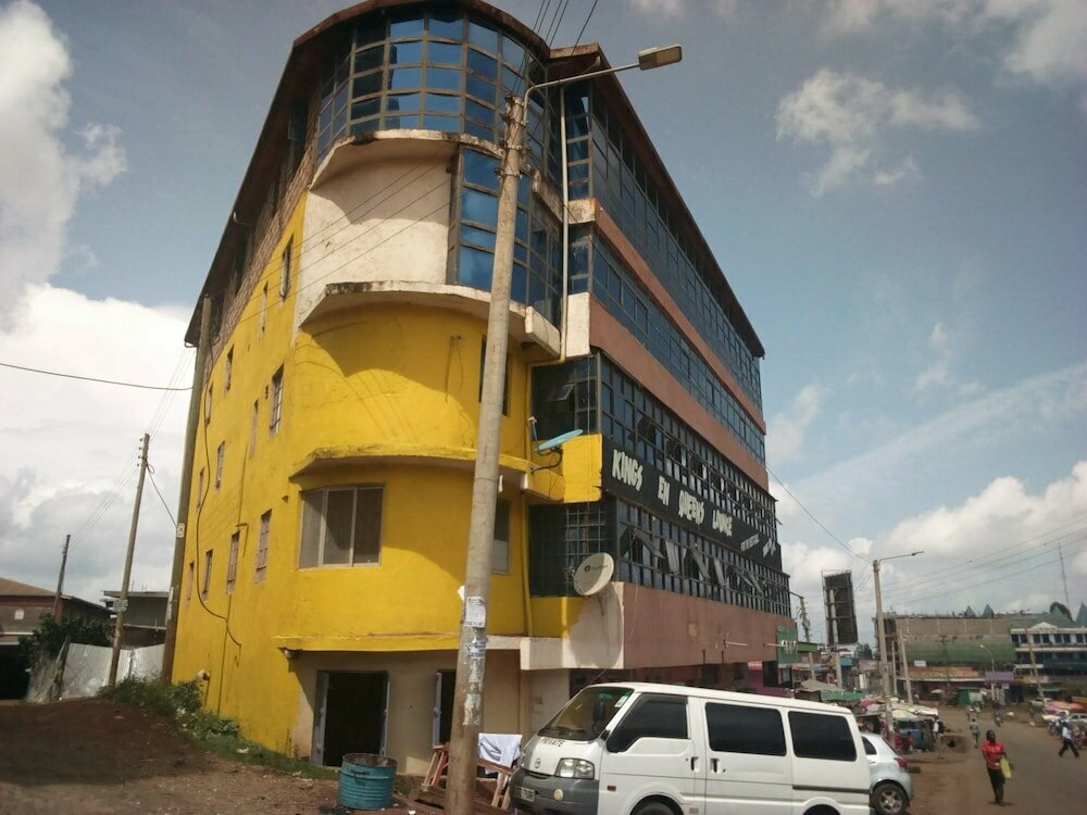 Hotel Kings and Queens Lounge, Meru, photo