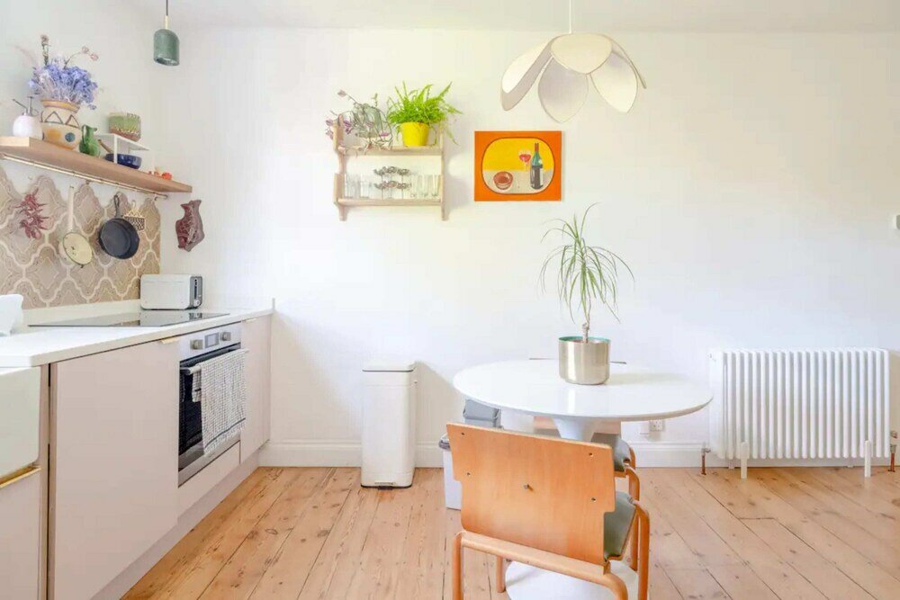 Фото Unique Vintage-style 3bd Flat - Dalston