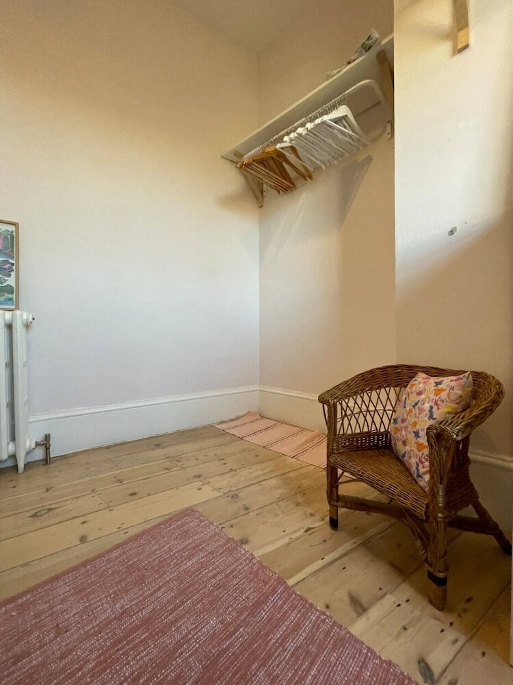 Фото Beautiful 4 Bedroom Family Home in Clerkenwell