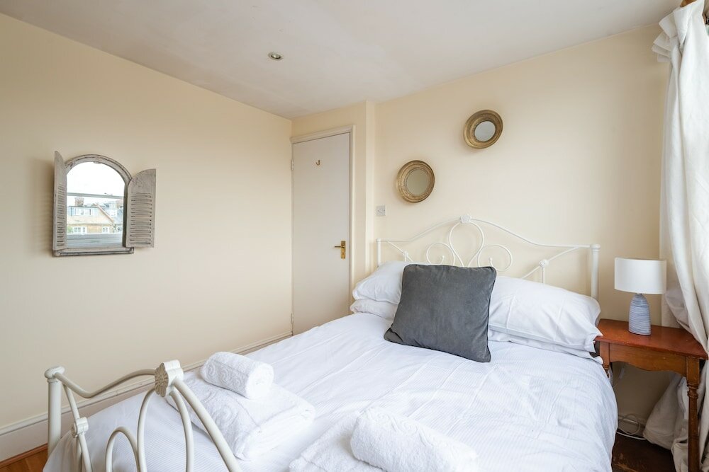 Фото Panoramic Family Home in Maida Vale