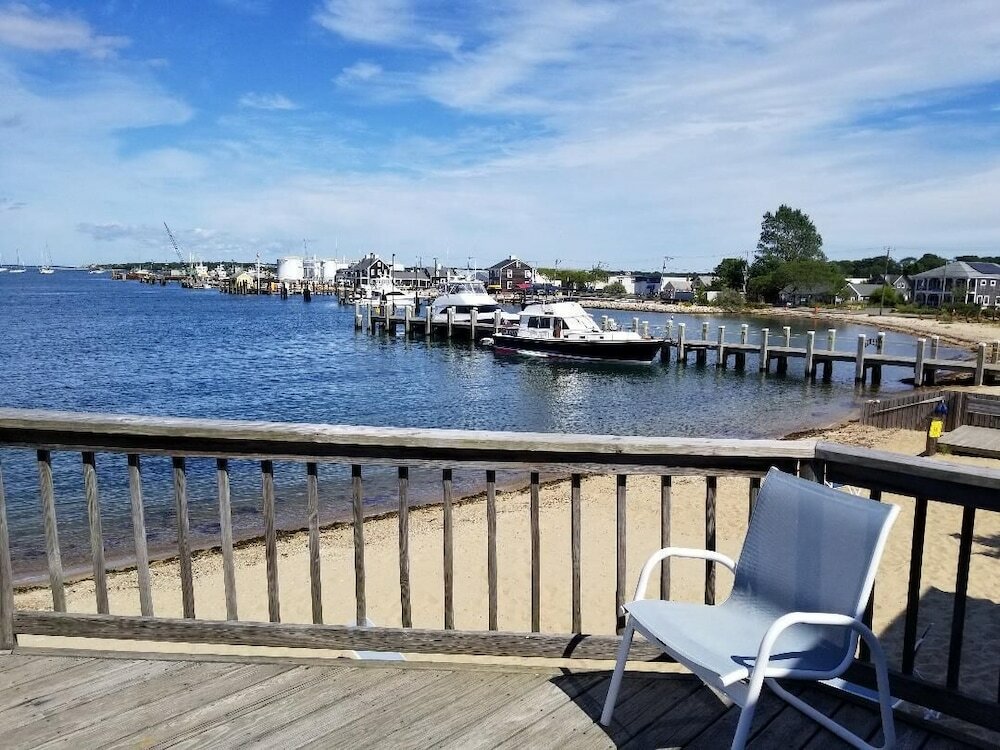 Фото Vineyard Harbor Motel