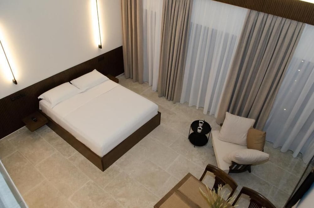 Фото Leone Suites