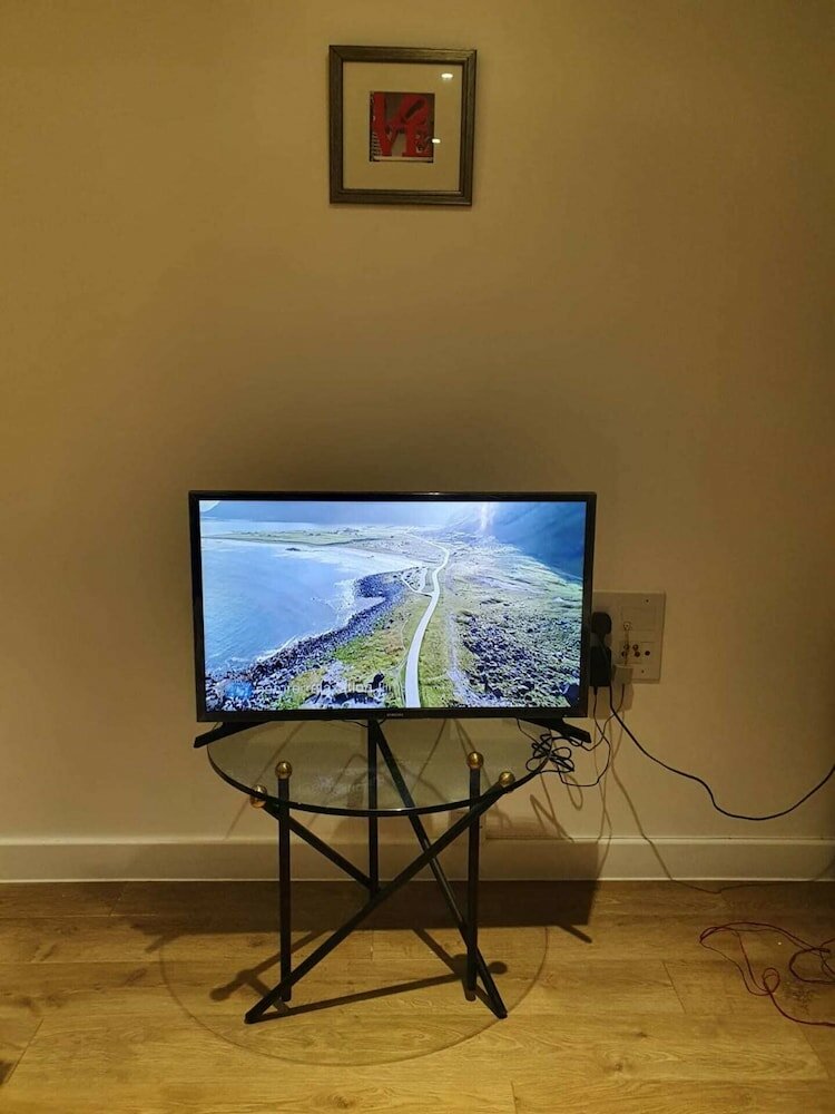 Фото Modern 1 Bedroom Apartment Near Canary Wharf With Balcony