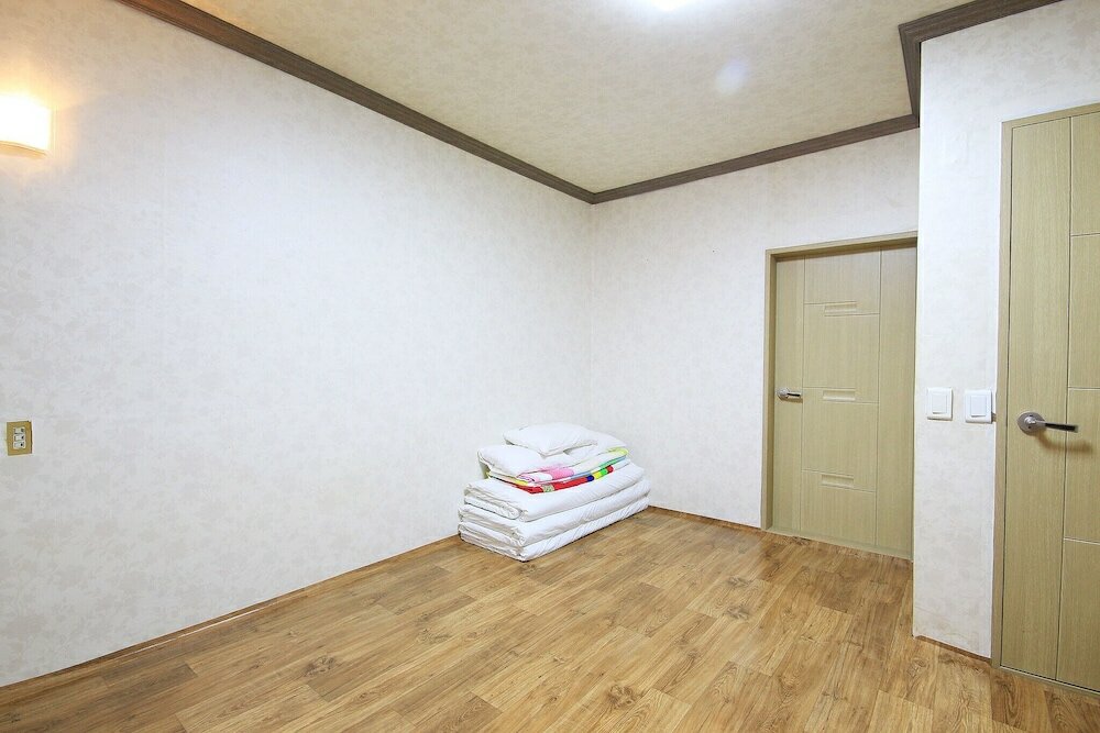 Фото Yeosu Living