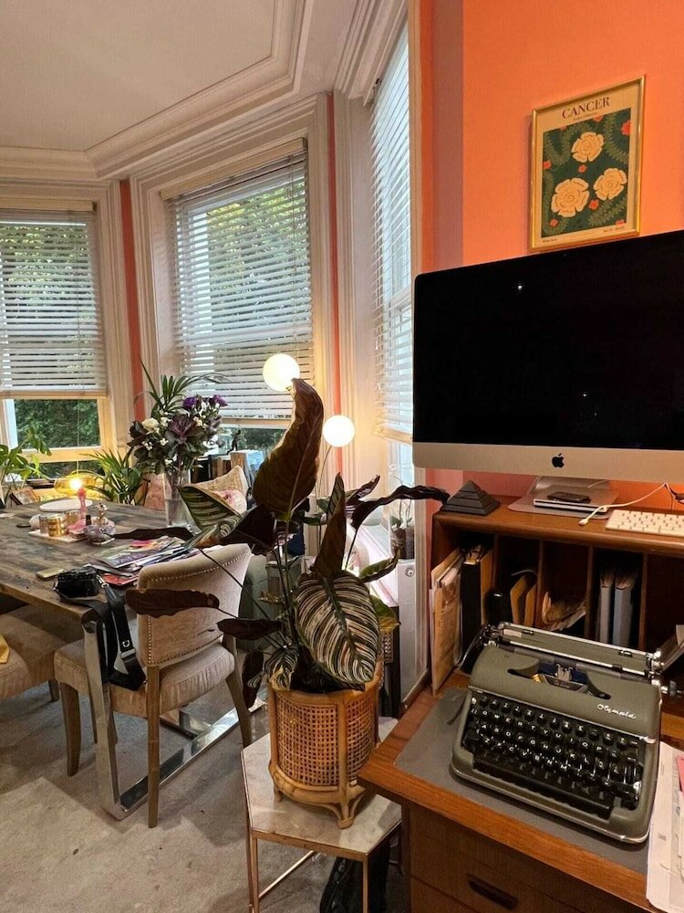 Фото Colourful and Stylish 1 Bedroom Flat in Kensington