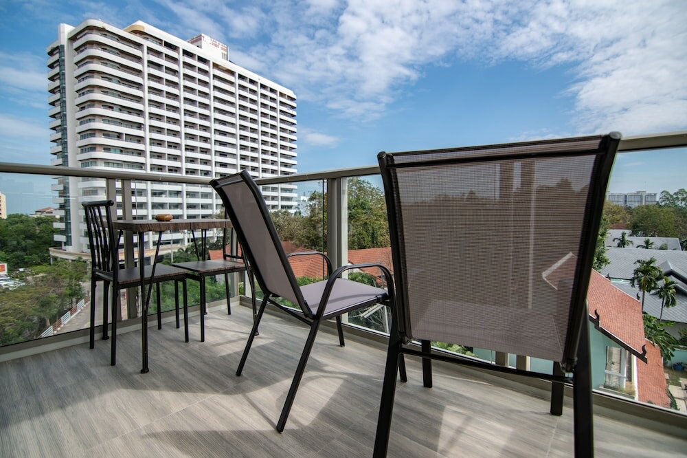 Фото The Riviera Wongamat by Pattaya Holiday