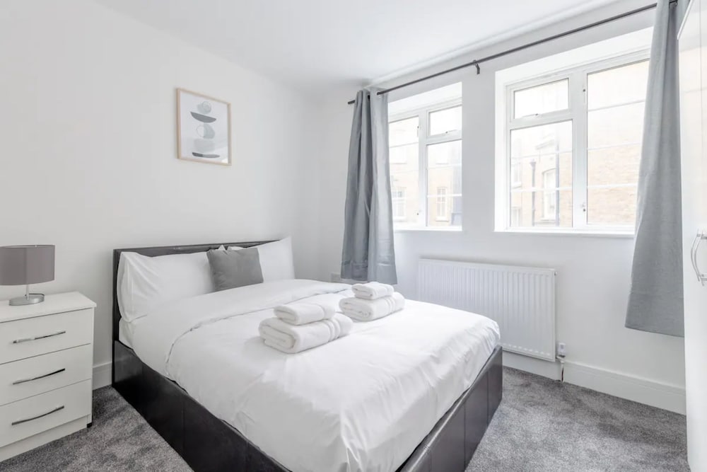 Фото Spacious and Central 4 Bedroom Flat - West Kensington