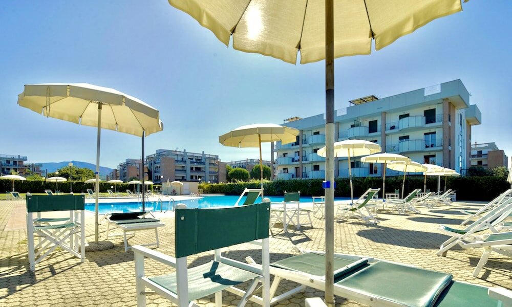 Фото Residence with pool in San Vincenzo