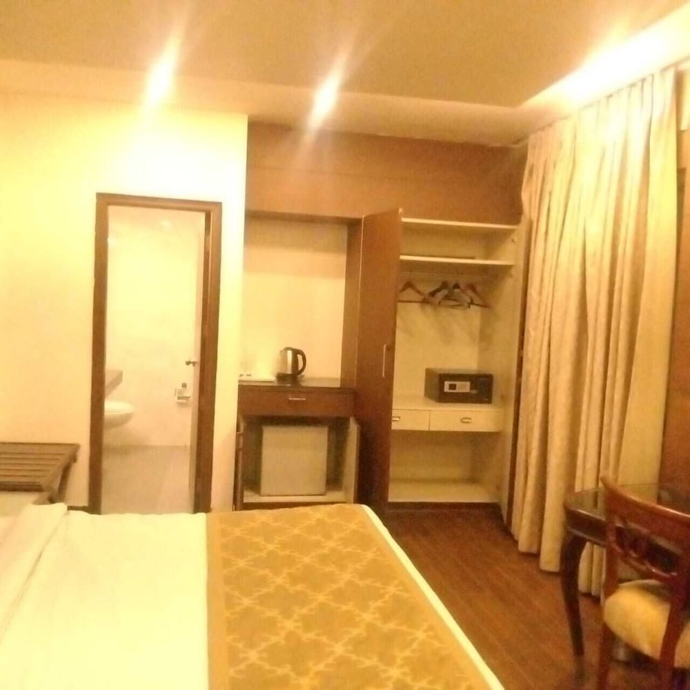 Фото Hotel Wti Airport