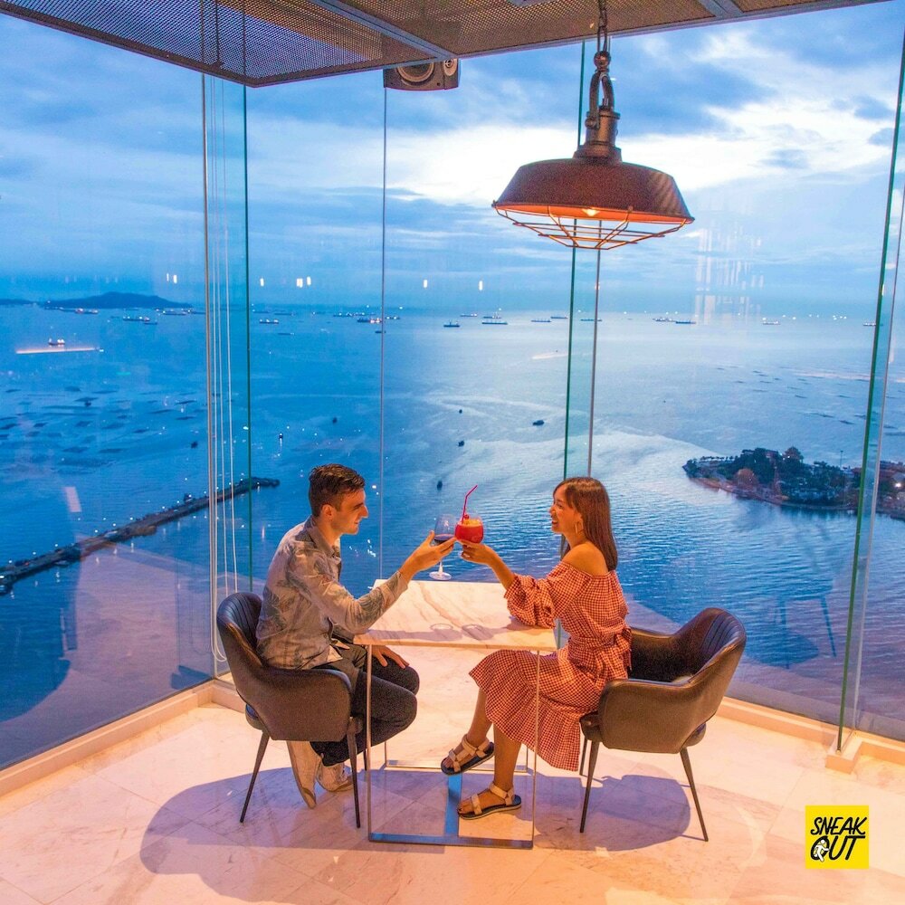 Фото Oakwood Hotel and Residence Sri Racha