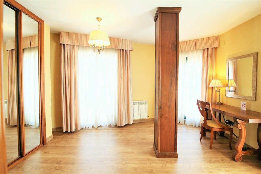 Фото Hotel Ele Puente Romano