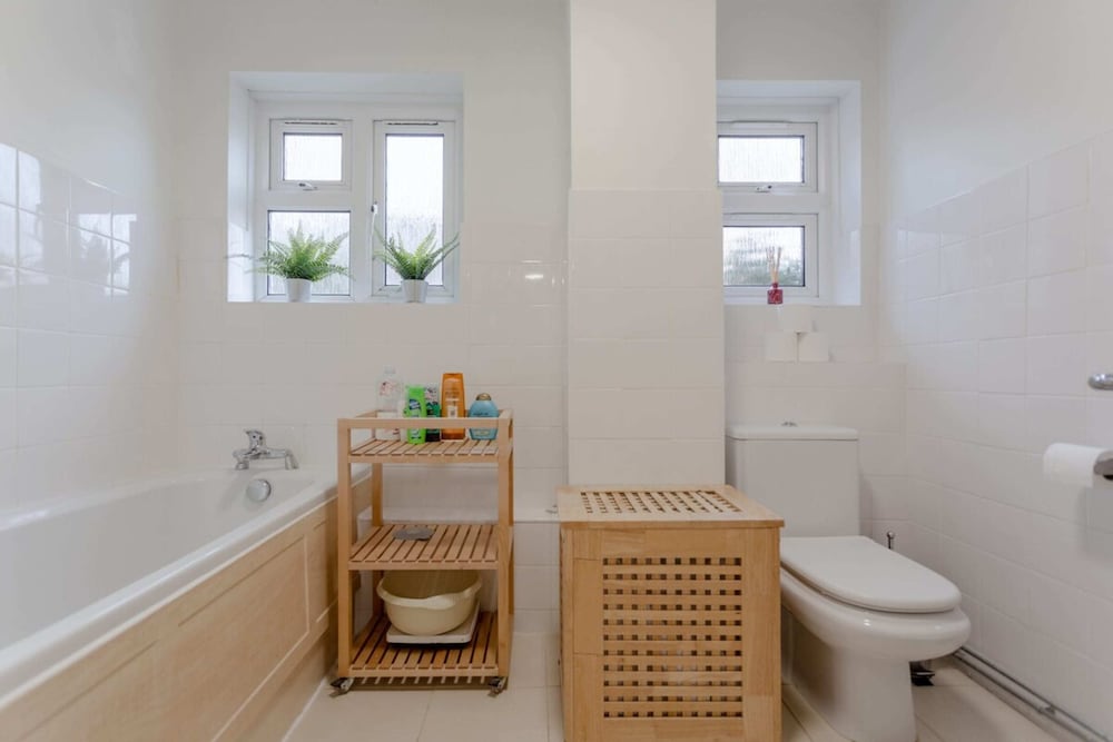 Фото Well Located 2 Bedroom 1 Bath in Elephant & Castle