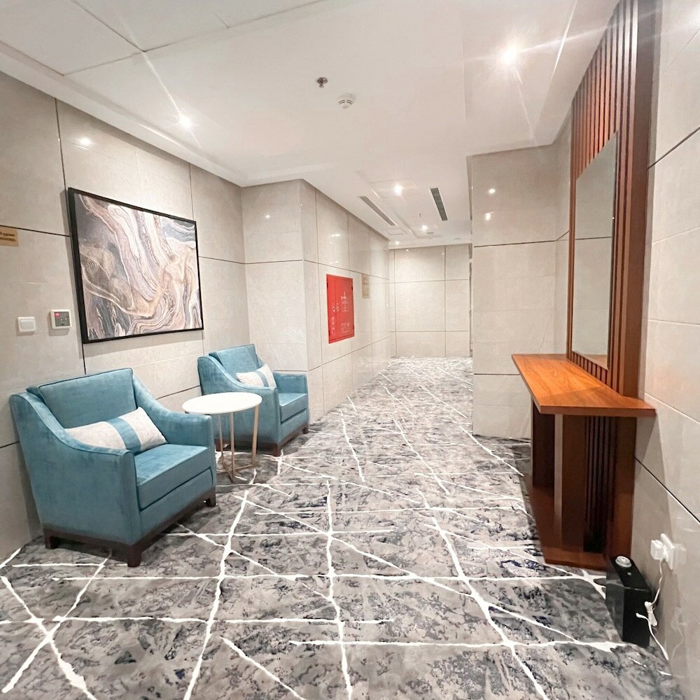 Фото Level Nine Hotel