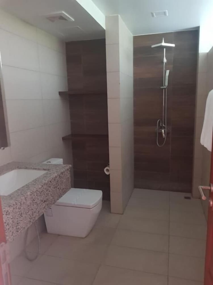 Фото Airport Avenue Hotel