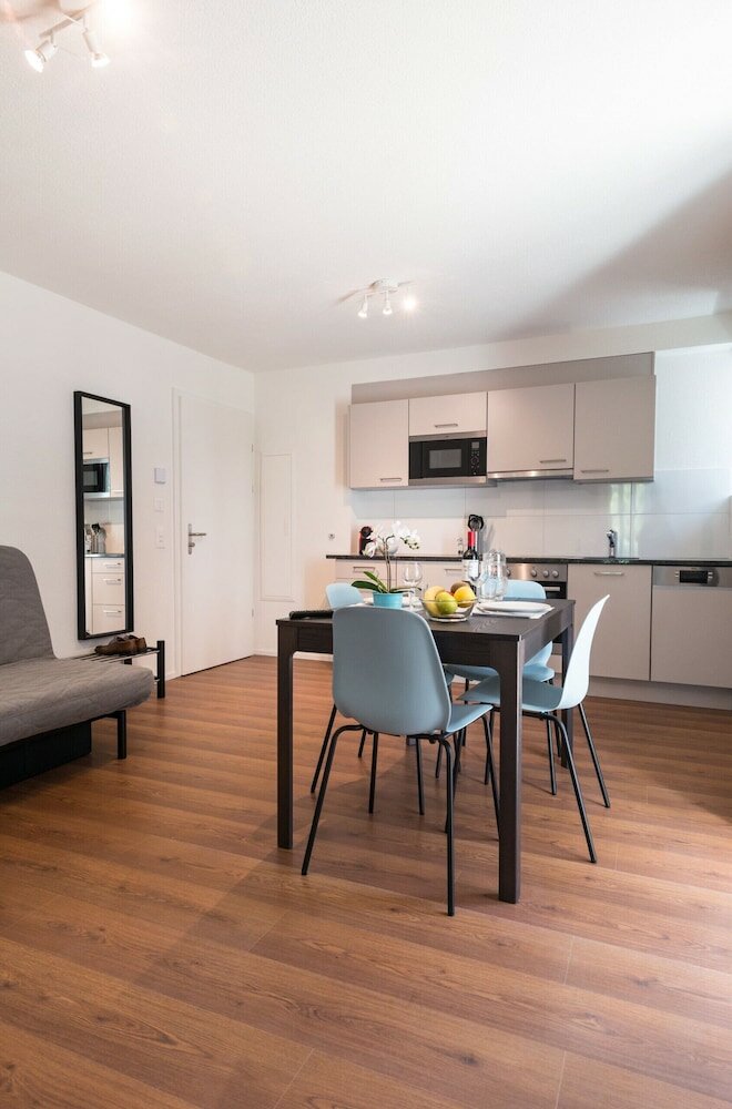 Фото Hitrental Altstetten Apartments