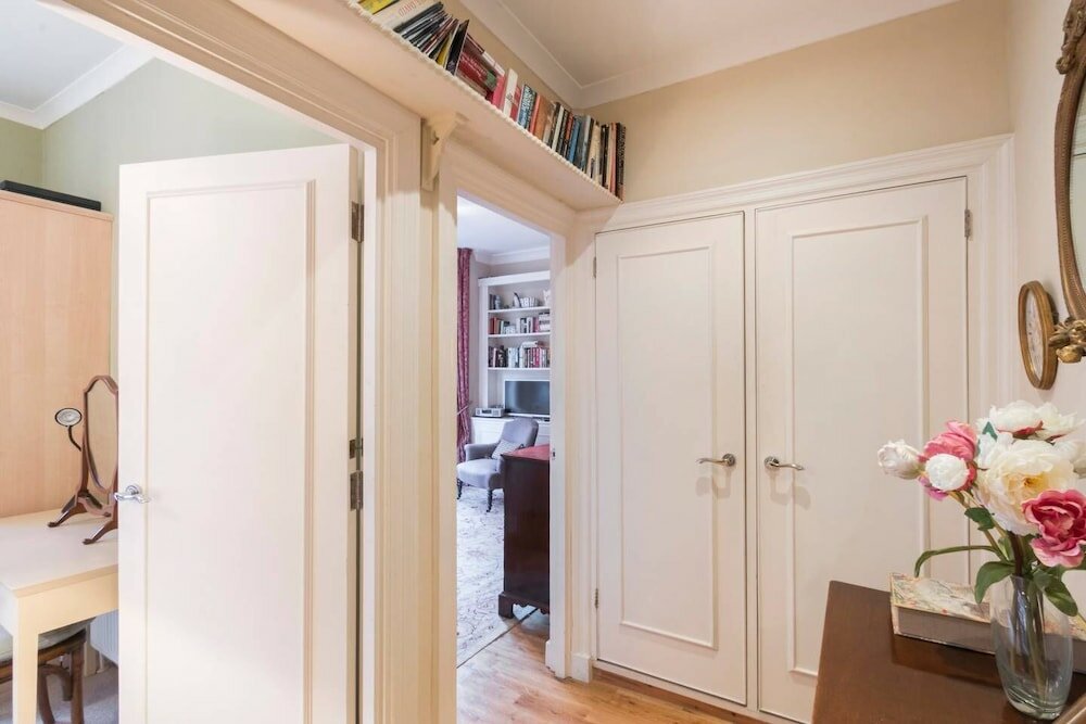 Фото Long Stay Discounts - Charming 1 bed Apt, Chelsea