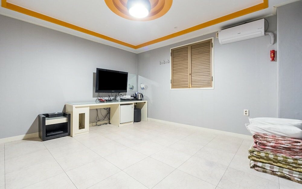 Фото Yeosu Hotel Sixty