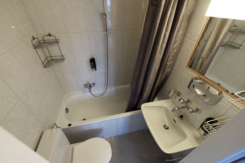 Фото Swiss Star California