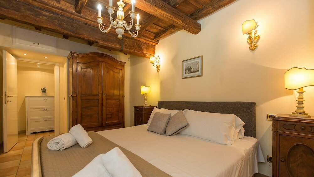 Фото Rental in Rome Falegnami