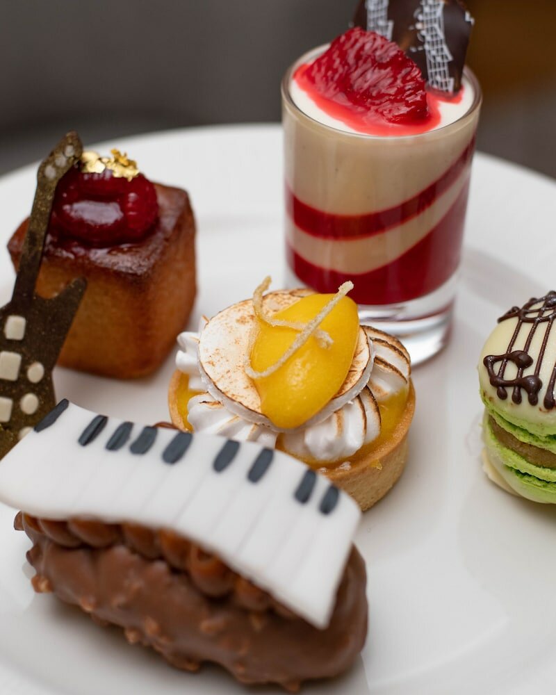 Фото Middle Eight