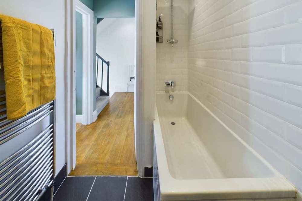 Фото The Dalston Hideout - Captivating 2bdr Flat