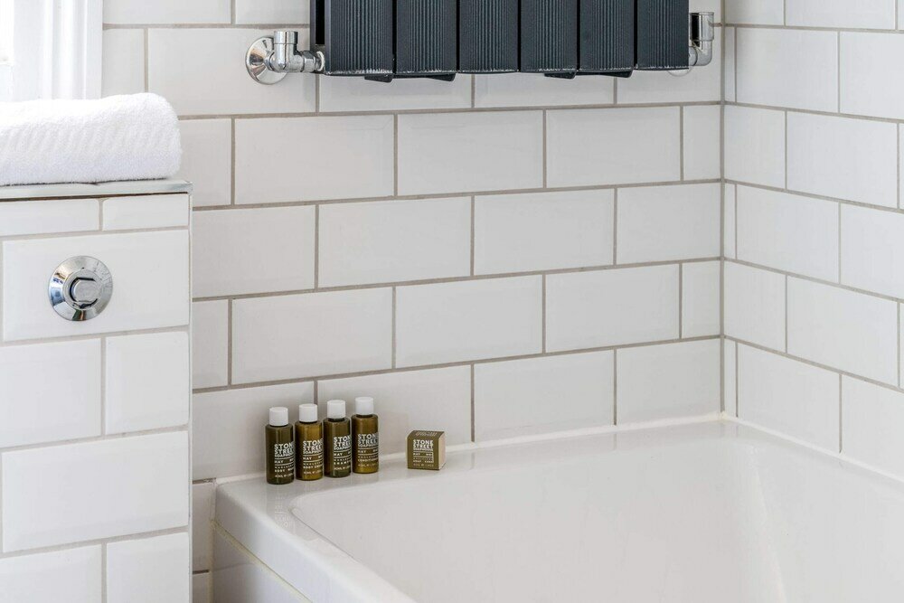 Фото Ealing's Cozy Garden Retreat