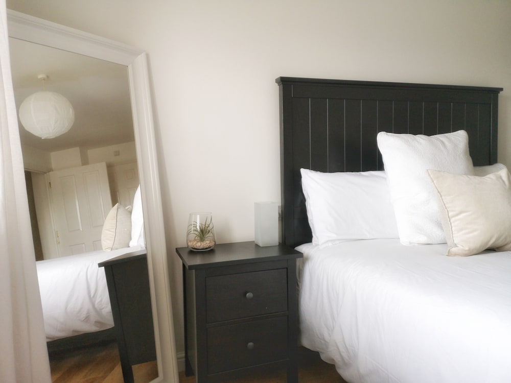 Фото Bright & Modern 2br Apartment Parking