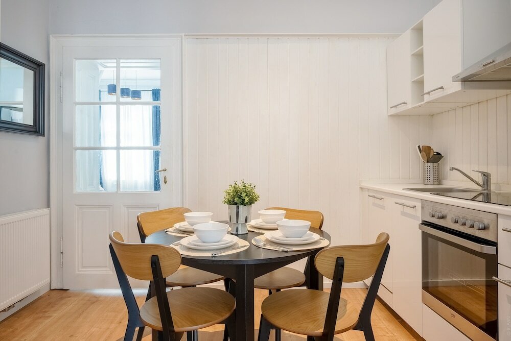 Фото Luxurious and Bright, 5 min walk to city center