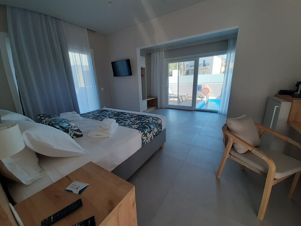 Фото Sarpidon Suites