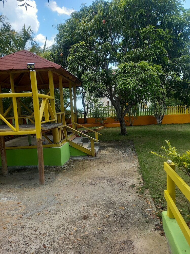 Фото Deano's Cottages