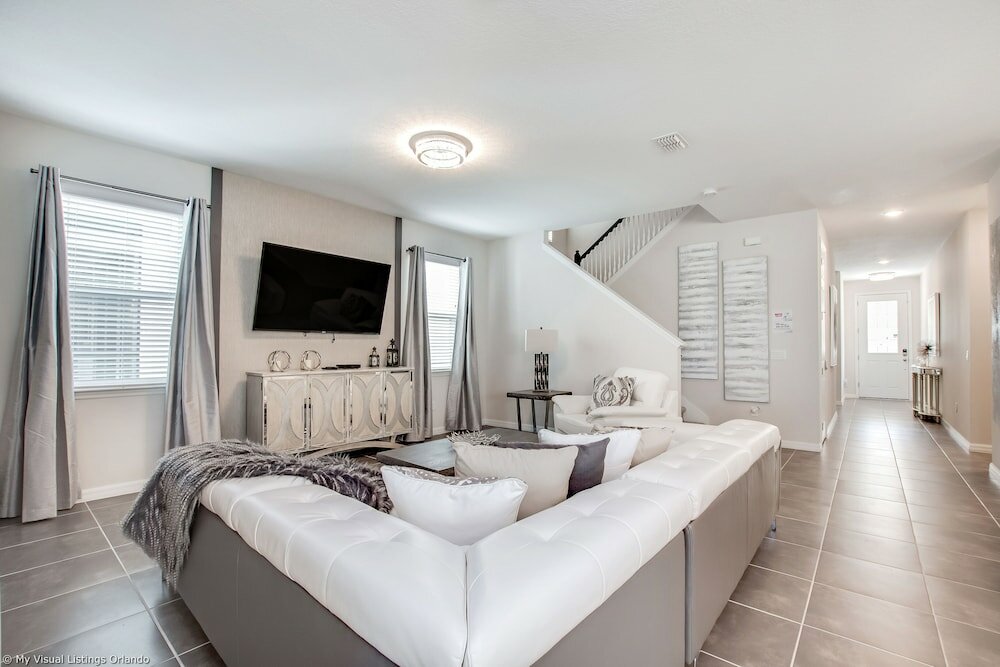 Фото Spectacular 6 Bedroom 5 Bathroom House