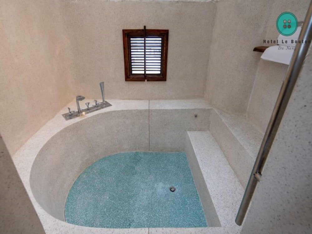 Фото Le Bouton Hotel