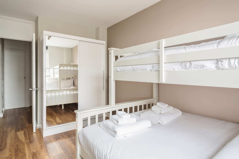 Фото Modern 3 Bedroom Apartment in Holborn